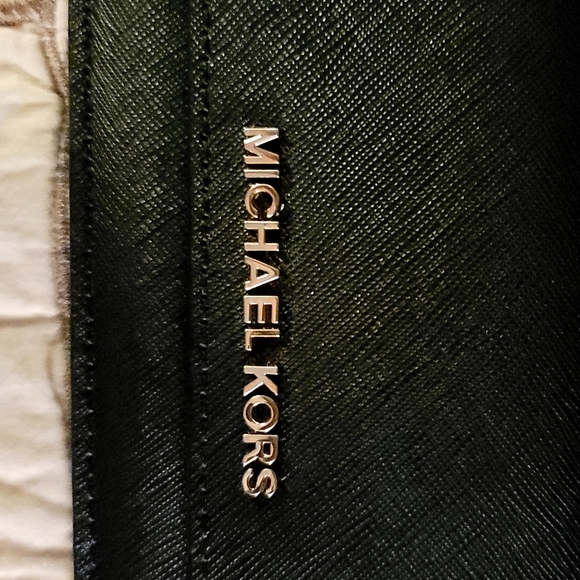 Michael Kors Medium Convertible Crossbody Bag - Picture 2 of 13